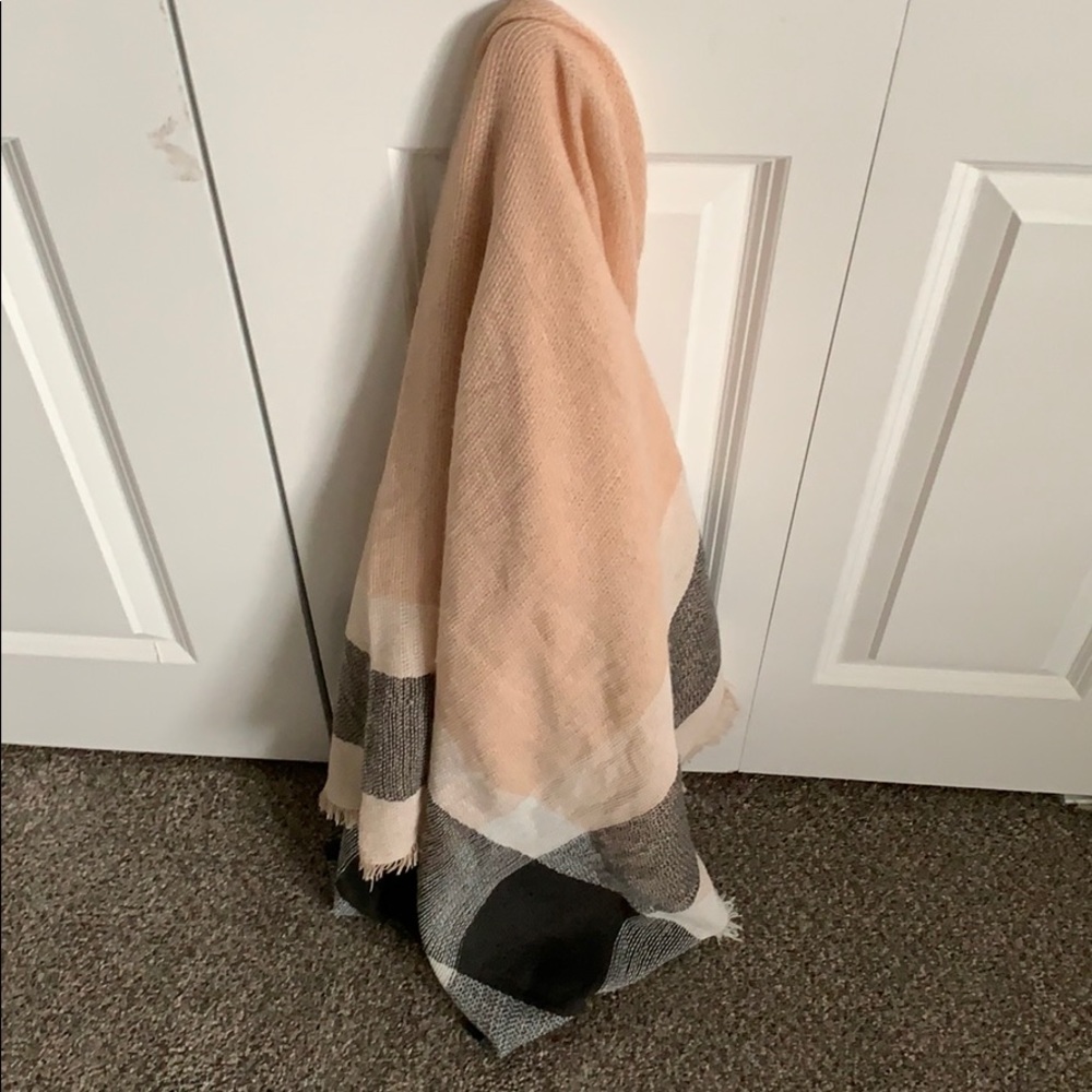 Women’s scarf